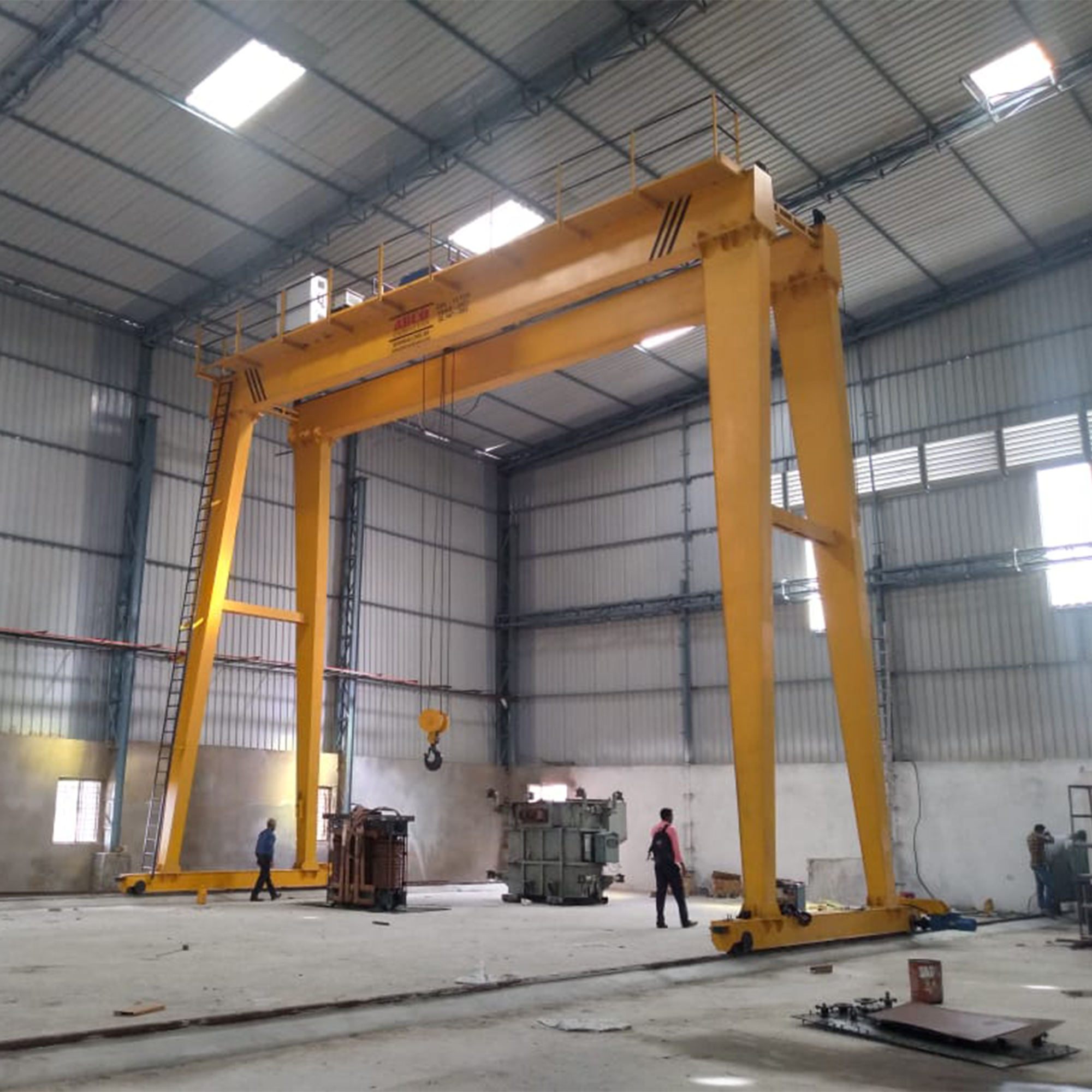 How to safely use lifting equipment on the site