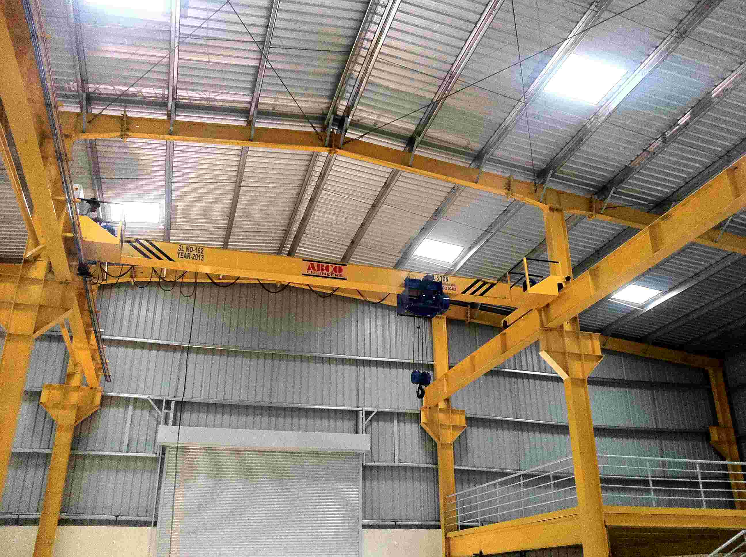 Chain Hoists vs. Wire Rope Hoists - Which One Should You Choose?